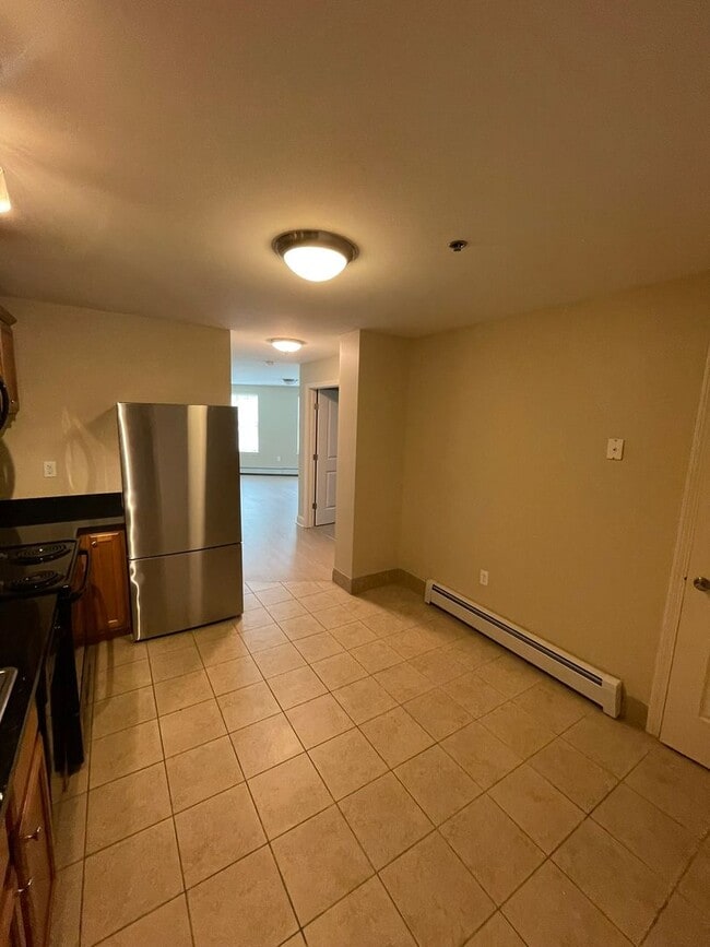 Interior Photo - 5 Points