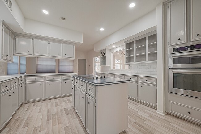 Building Photo - 1015 Sugar Lakes Dr