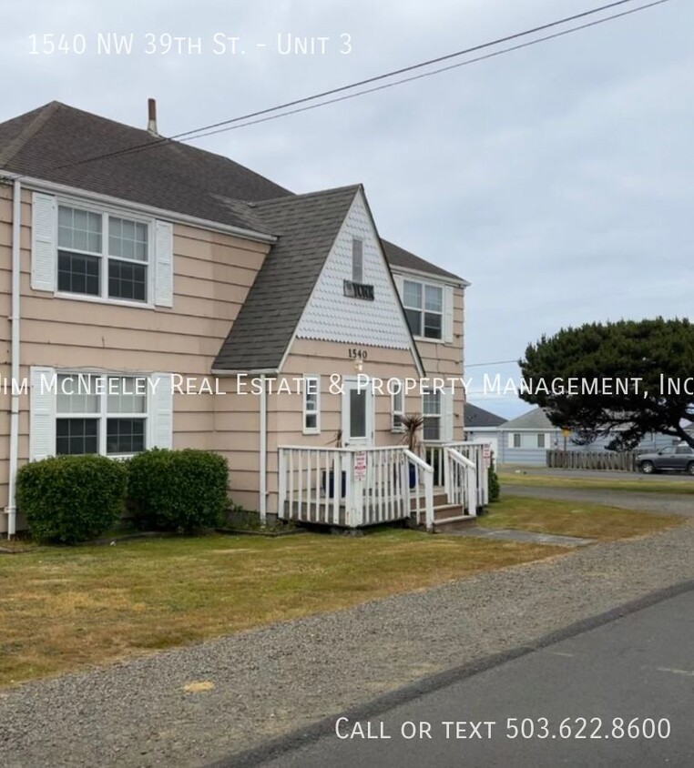 Foto principal - Well Maintained Upper Unit With Ocean View!