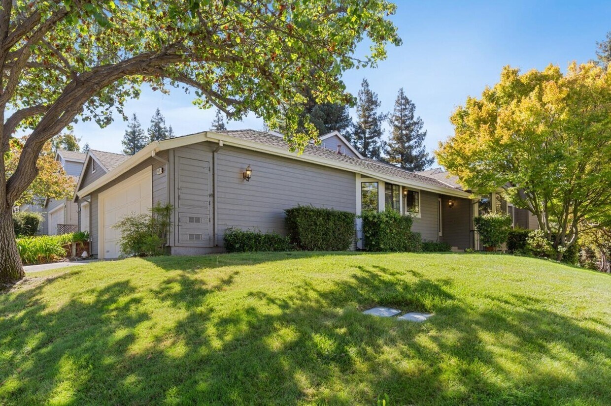 Primary Photo - 612 Praderia Cir