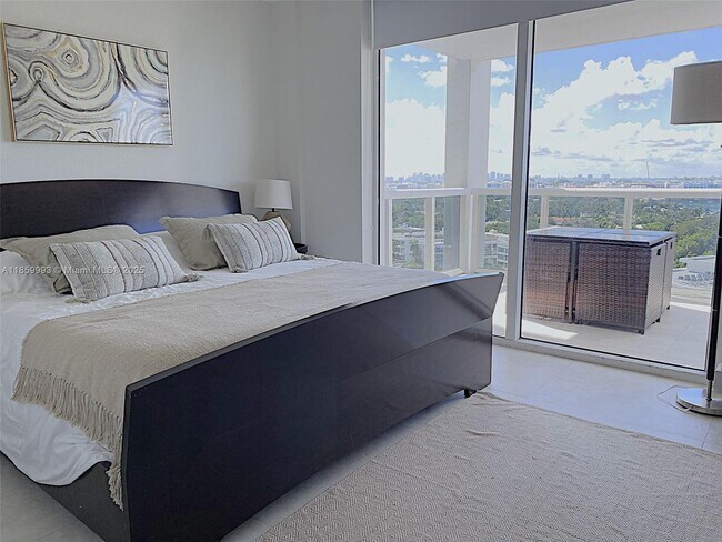 Foto del edificio - 10275 Collins Ave