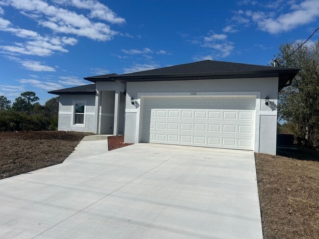 Foto del edificio - BRAND NEW Modern 4BR/2BA Home with Garage – Peaceful Lake Placid Retreat