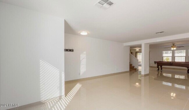 Building Photo - 9446 W Virginia Ave