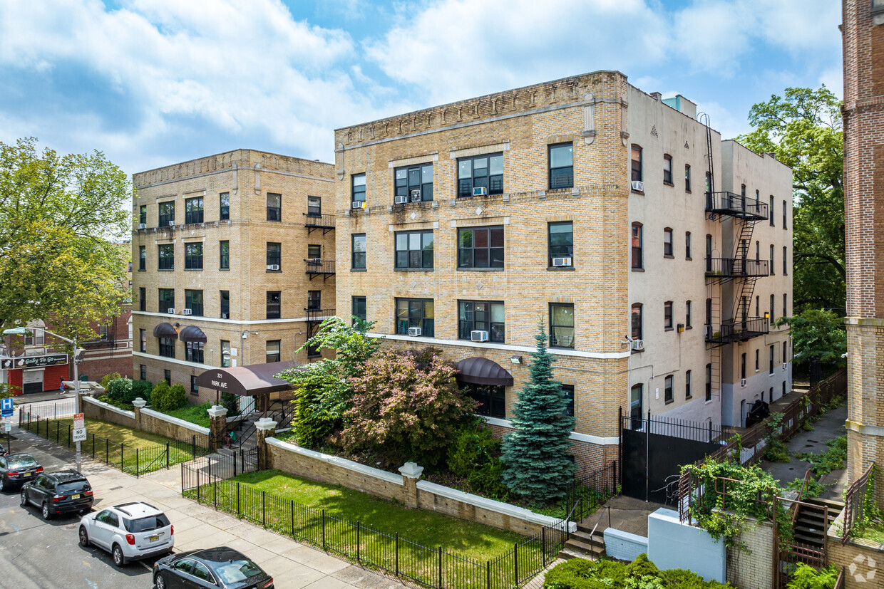 Primary Photo - Park Terrace Apartments