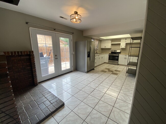 Building Photo - 4-Bedroom Retreat in Saint George – Cozy a...