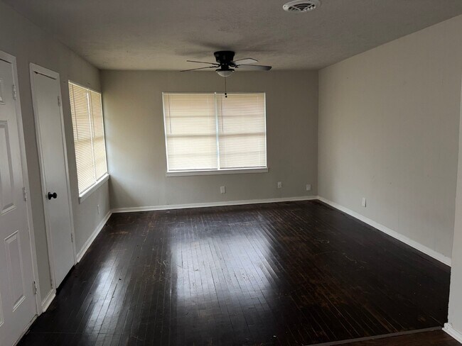 Building Photo - 6122 Glenhurst Dr