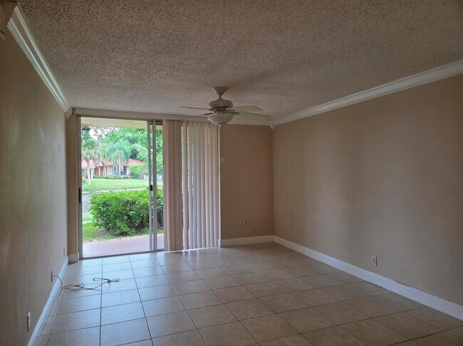 Foto del edificio - 10749 Cleary Blvd