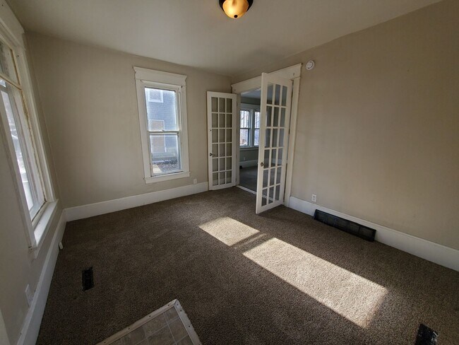 Foto del edificio - 2 Bedroom House in Rock Island