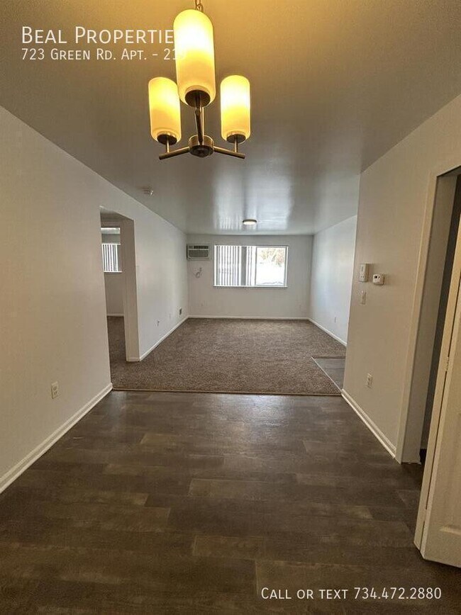 Building Photo - 723 Green Rd