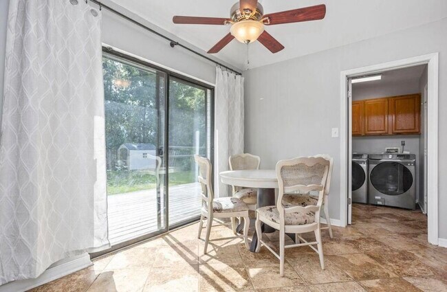 Foto del edificio - 2240 Prytania Cir