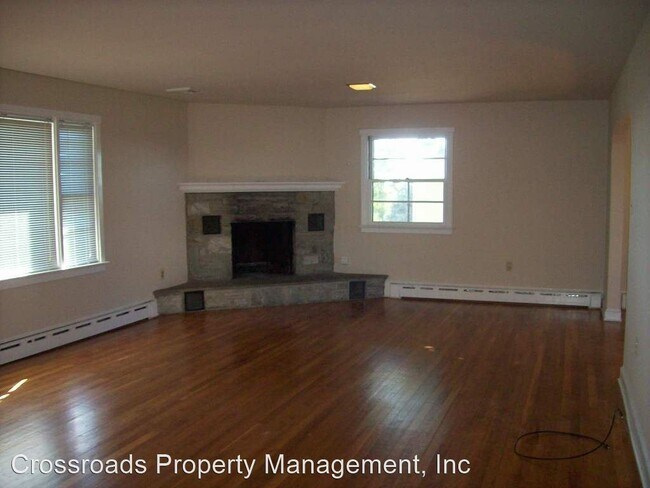 Building Photo - 117 W Roseville Rd