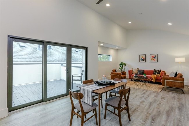 Building Photo - 3404 Saltus St