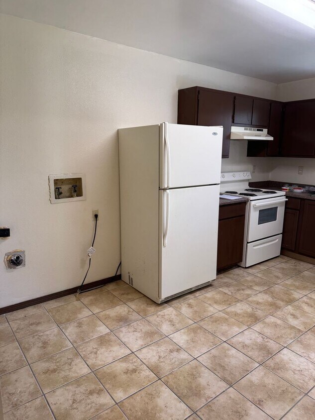 Building Photo - 2343 Elm Park Dr