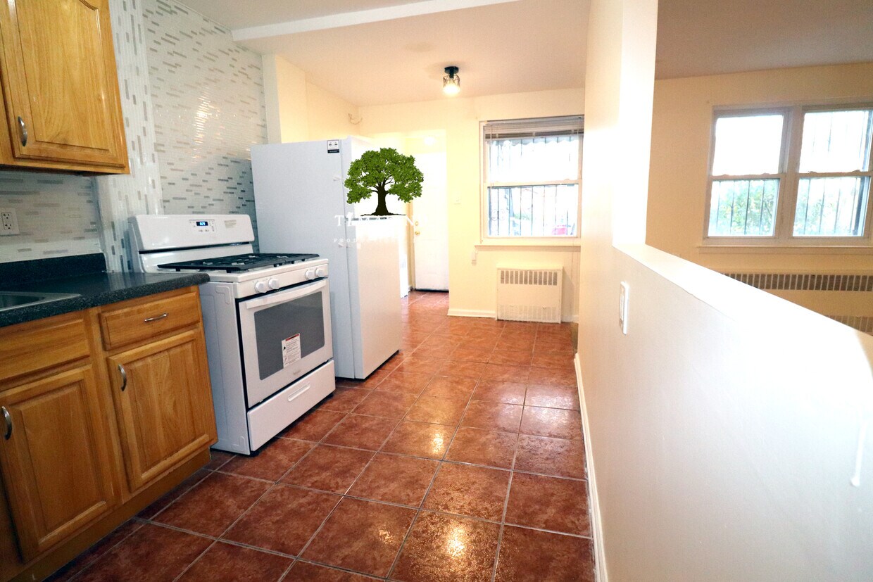 Primary Photo - 1332 E 55th St