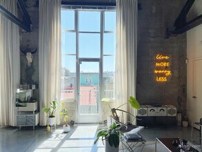 Building Photo - 560 Haight St