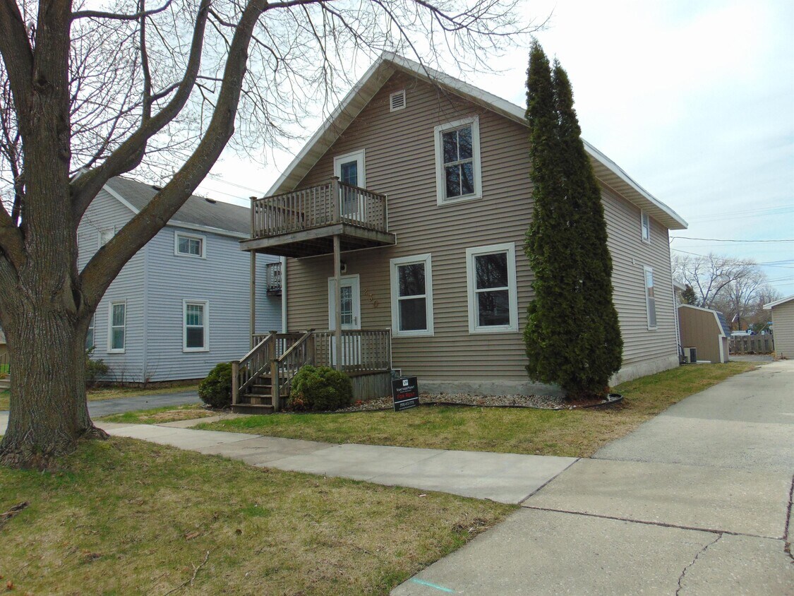230 S Quincy St, Green Bay, WI 54301 House for Rent in Green Bay, WI