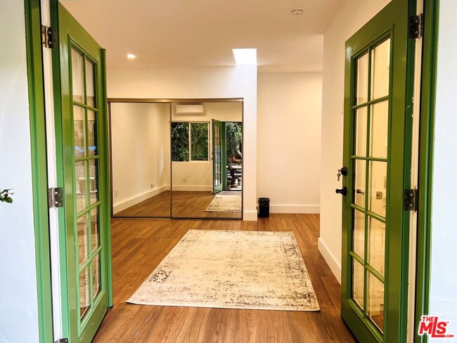 Foto del edificio - 10563 Wellworth Ave