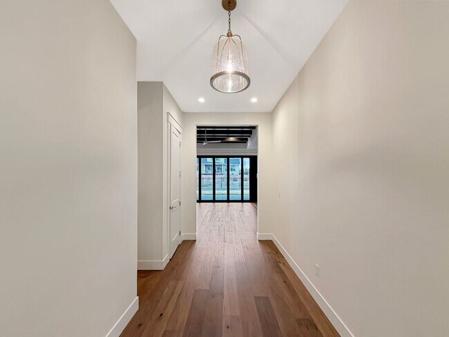 Foto del edificio - New Construction 4-Bedroom Home in Eagle’s Centerra Community Near Downtown, Trails & Shopping wi...