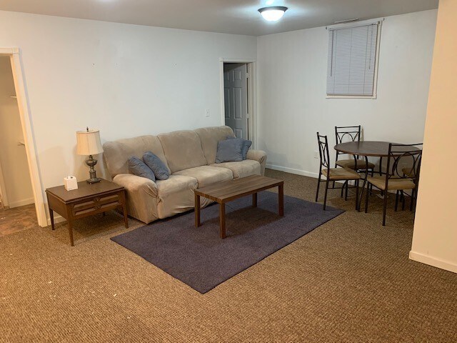 Foto del edificio - 827 10th Ave NW