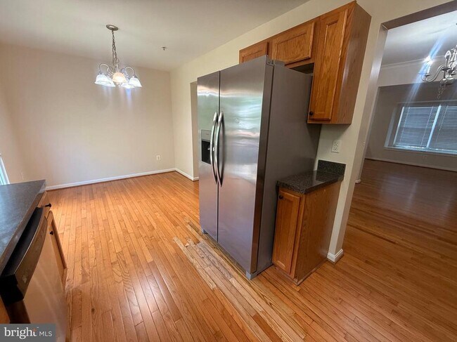 Foto del edificio - 4805 Springmaid Ln