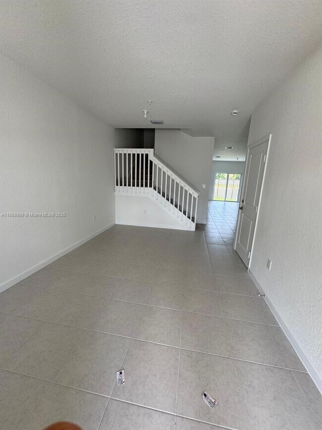 Foto del edificio - 18414 SW 2nd St