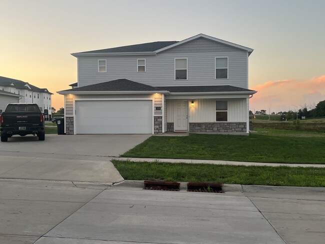 Building Photo - 304 Post Oak Dr