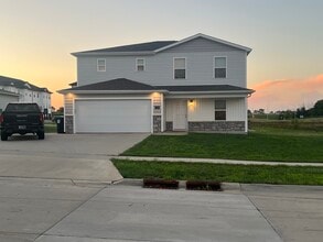 Building Photo - 304 Post Oak Dr