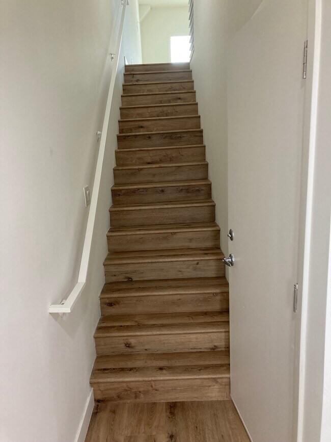 Foto del edificio - 648 N Serrano Ave