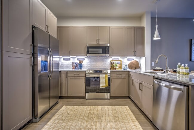 Building Photo - Alexan by the Galleria