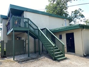 Building Photo - 211 W 17th St