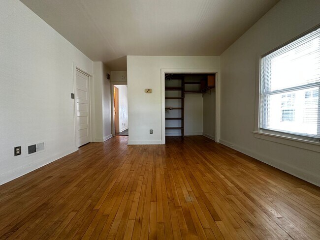 Foto del edificio - 337 N Maple Ave
