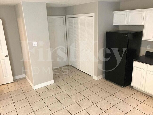 Foto del edificio - 214 N Native Ln