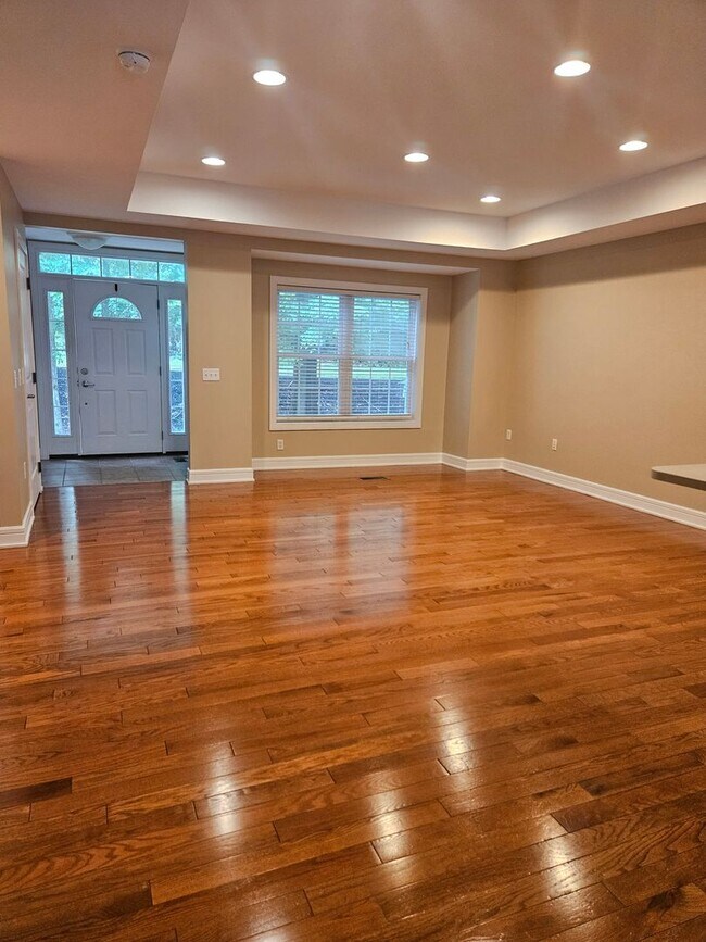 Foto del edificio - 680 Oakwood Ave