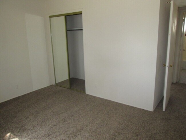 Building Photo - Cute home, centrally located.