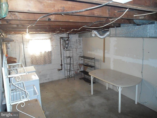 Building Photo - 521 Tatum St