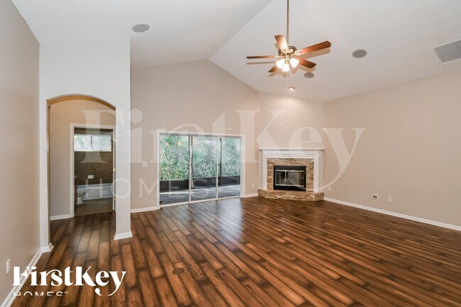 Foto del edificio - 652 Reflection Cove Rd