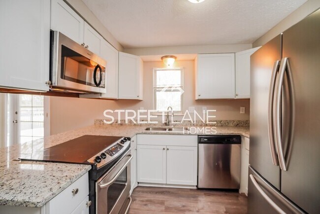 Building Photo - REDUCED! - $500 off first month’s rent if ...