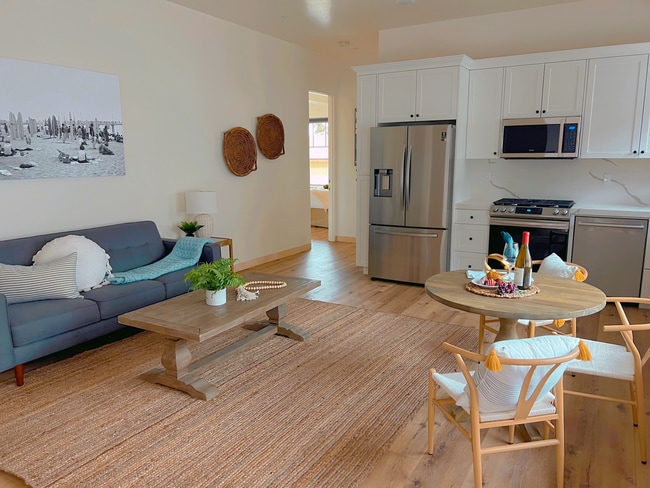 Building Photo - Brand New Luxurious 3 Bed / 3 Bath Condo 1...
