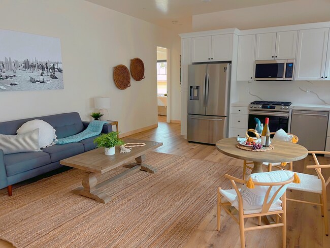 Foto del edificio - Brand New Luxurious 3 Bed / 3 Bath Condo 1...