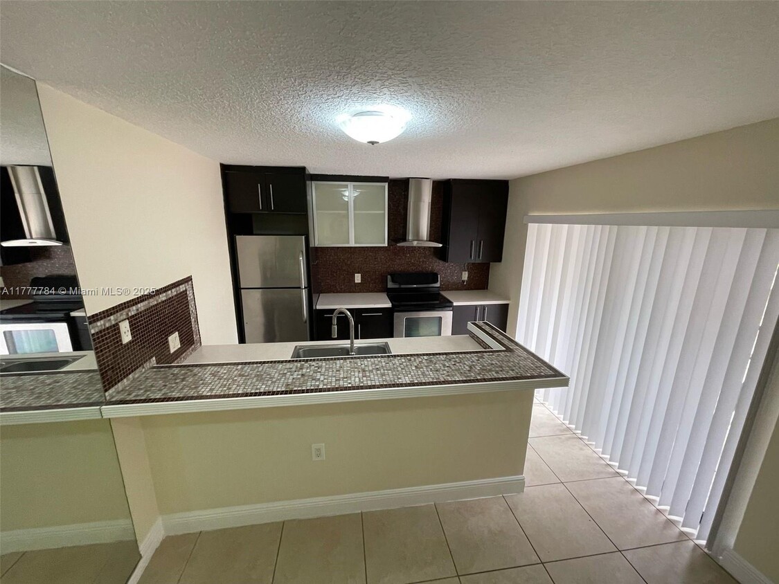 Foto principal - 870 Blue Ridge Cir