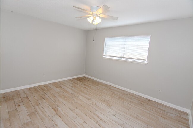 Foto del edificio - 7838 Duffield Ln