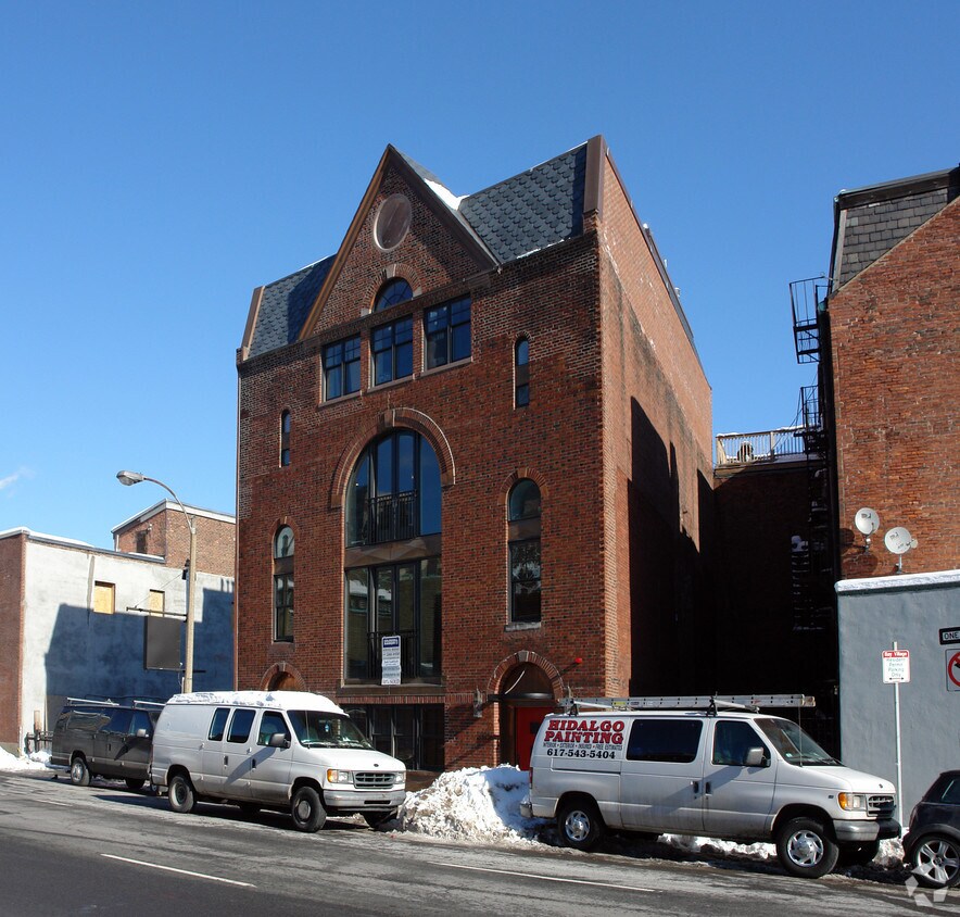 Building Photo - 136 Arlington St