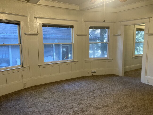 Natural lighting - 520 10th St