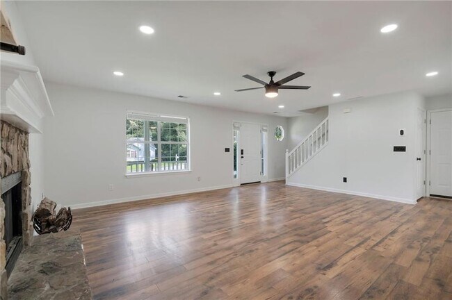 Building Photo - 2055 Amberly Glen Way