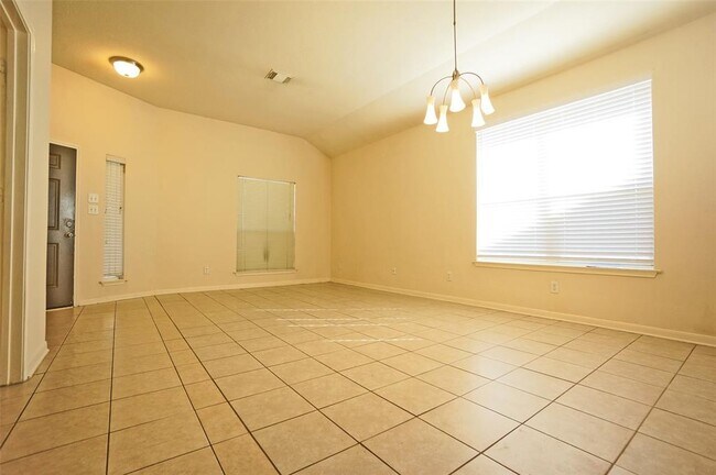 Foto del edificio - 20411 Pomegranate Ln