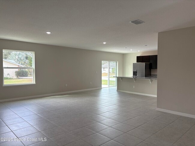 Building Photo - 474 San Filippo Dr SE