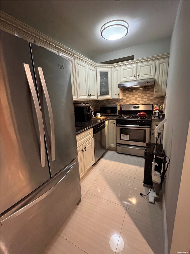 Foto del edificio - 32-15 Leavitt St