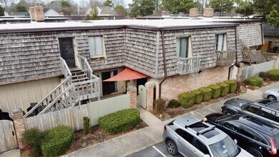 Building Photo - 109 Saw Grass Bend