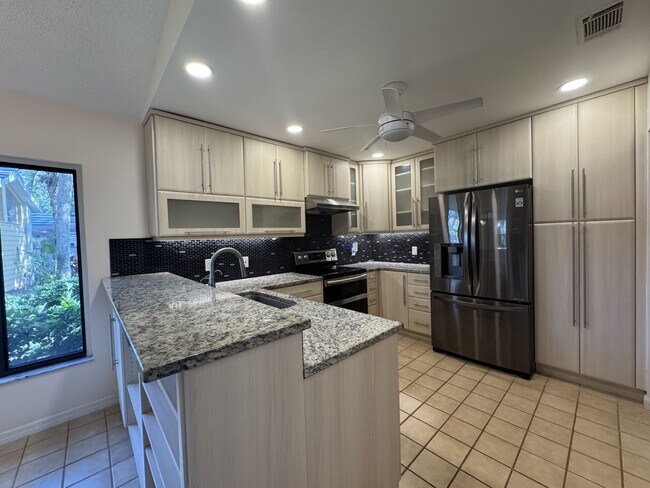 Building Photo - 263 Southampton Dr