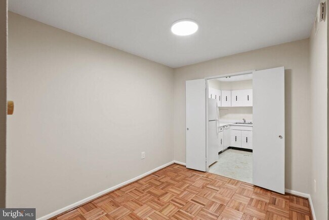 Building Photo - 700 7th St SW